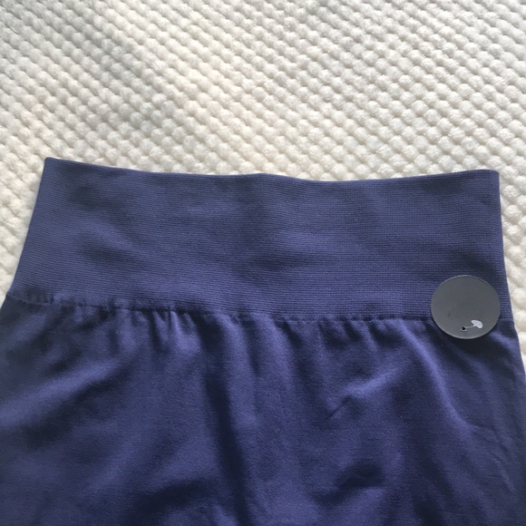 EZ by Nina Leonard dark blue stretch/ workout pants Size Small Brand New - Picture 5 of 6